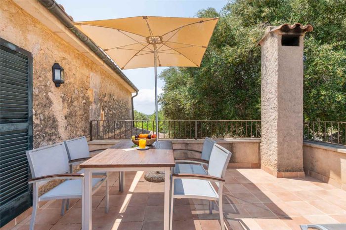 apartamentos terraza mesa son siurana agroturismo mallorca